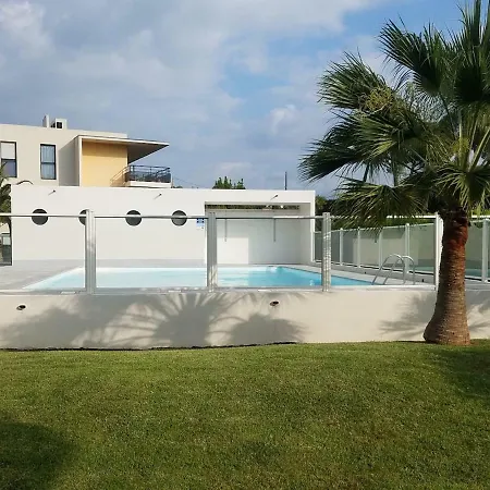 Ferienwohnung F1 De 36M2 Avec Terrasse Et Parking Privatif. La Roquette-sur-Siagne Exterior foto