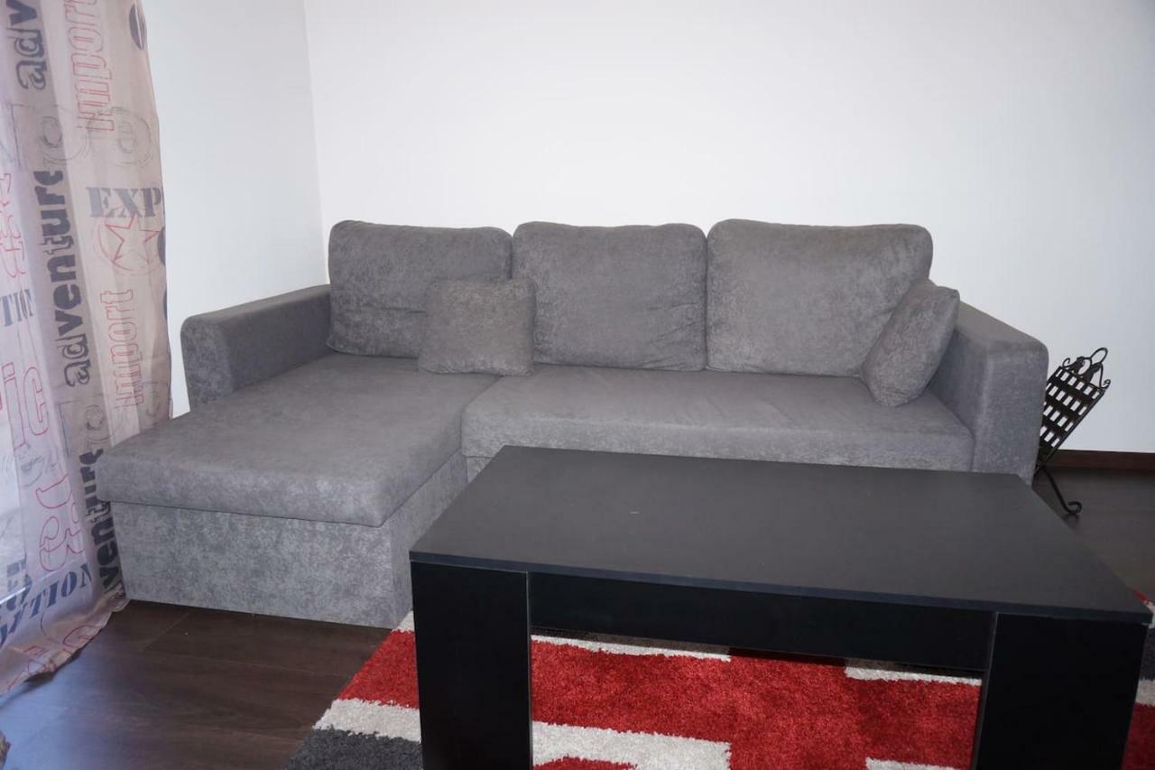 F1 De 36m2 Avec Terrasse Et Parking Privatif. La Roquette-sur-Siagne